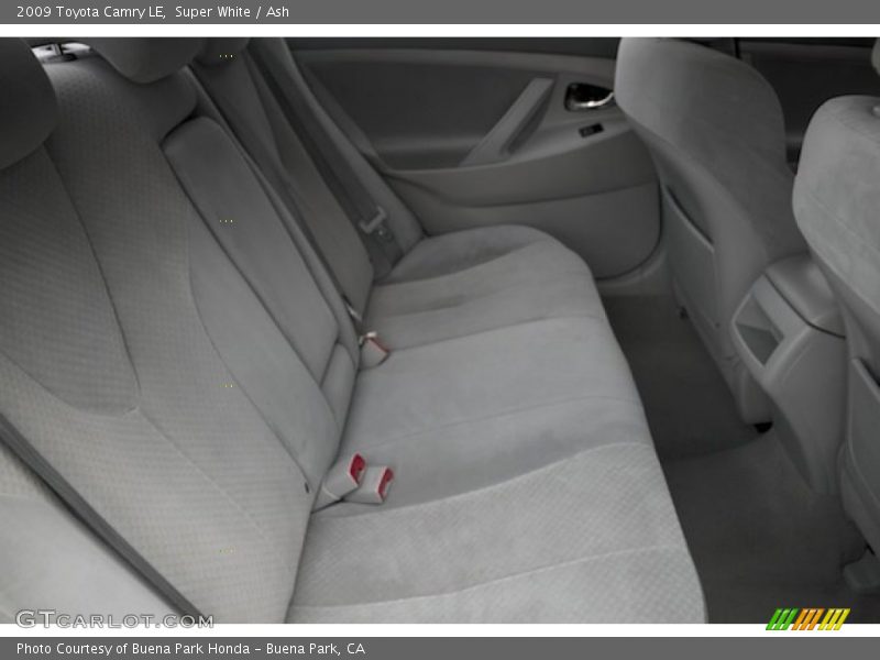 Super White / Ash 2009 Toyota Camry LE