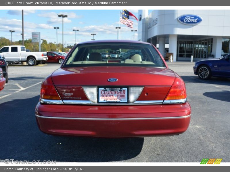 Matador Red Metallic / Medium Parchment 2003 Ford Crown Victoria LX