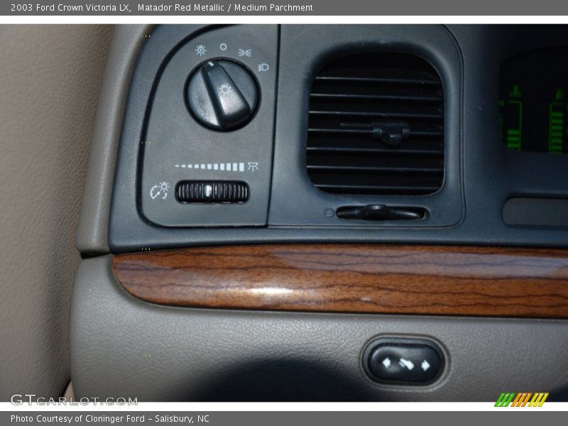 Matador Red Metallic / Medium Parchment 2003 Ford Crown Victoria LX