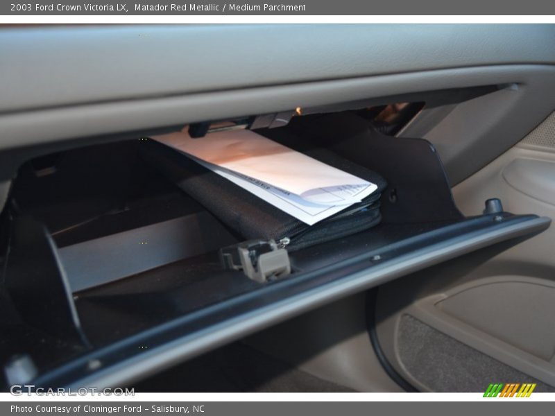 Matador Red Metallic / Medium Parchment 2003 Ford Crown Victoria LX