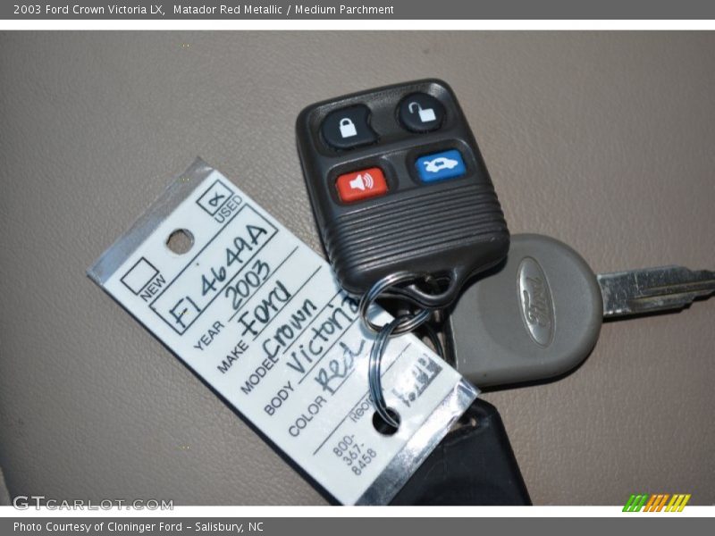 Matador Red Metallic / Medium Parchment 2003 Ford Crown Victoria LX