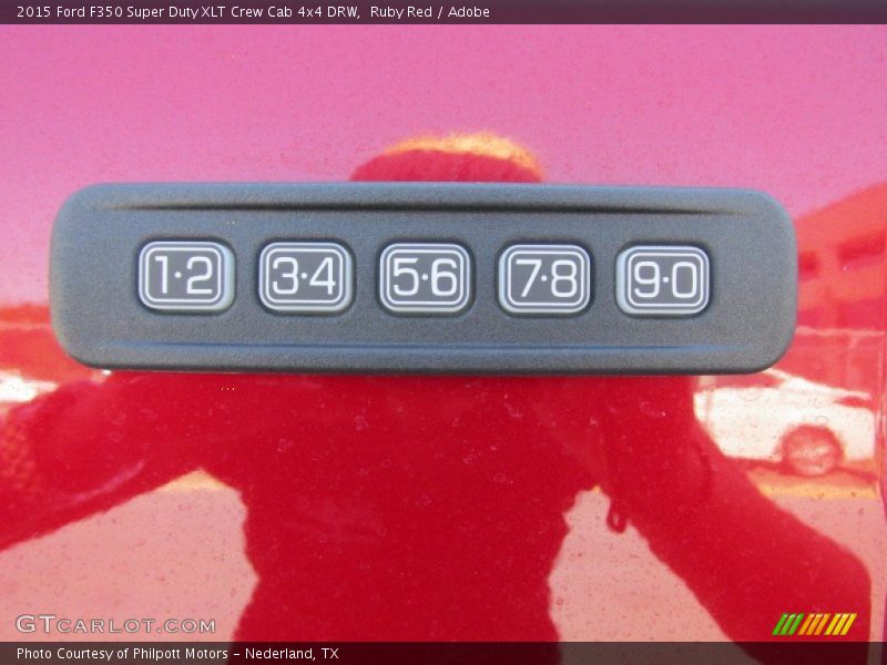 Controls of 2015 F350 Super Duty XLT Crew Cab 4x4 DRW