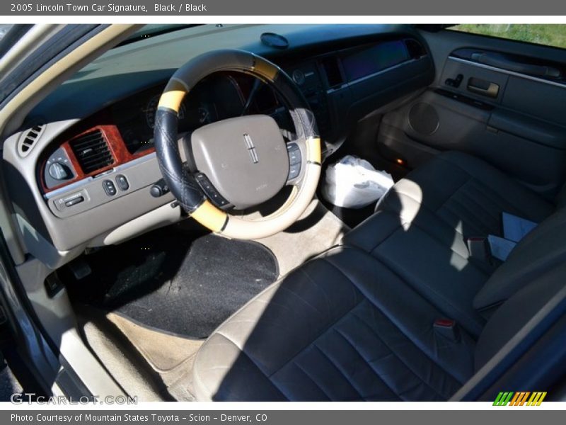 Black / Black 2005 Lincoln Town Car Signature