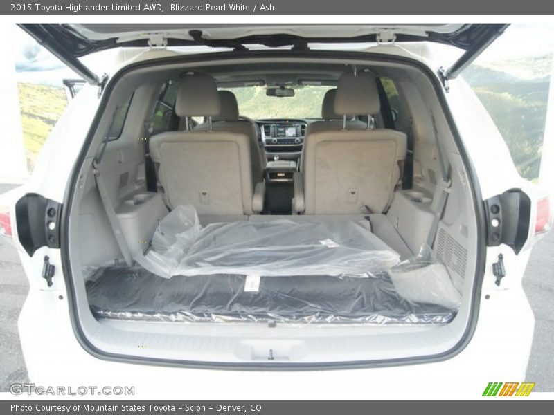  2015 Highlander Limited AWD Trunk