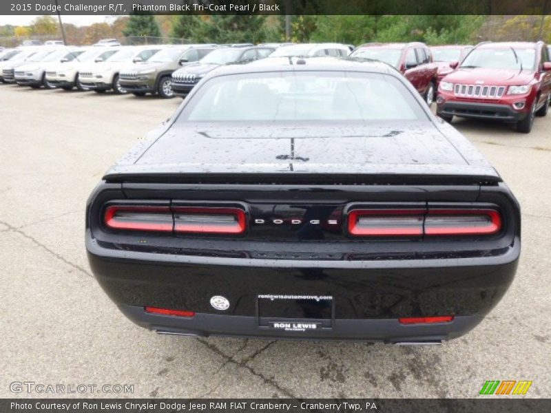 Phantom Black Tri-Coat Pearl / Black 2015 Dodge Challenger R/T