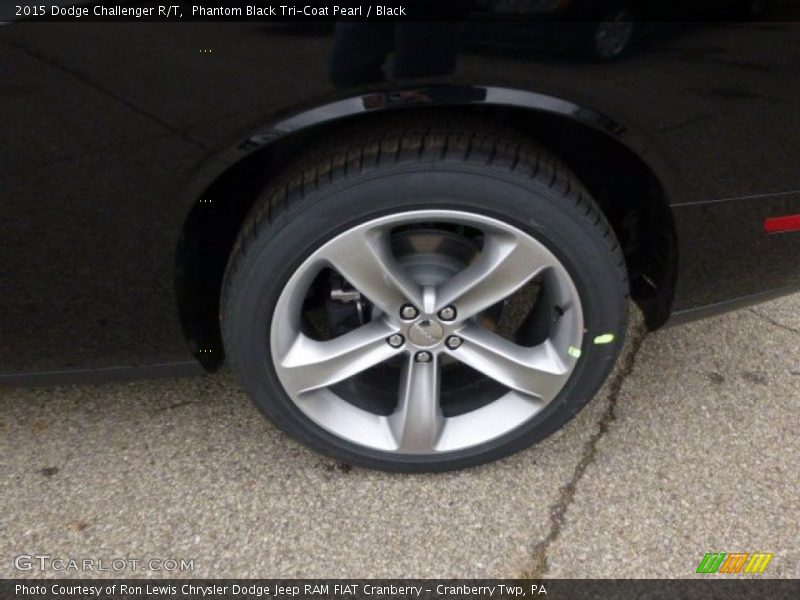 Phantom Black Tri-Coat Pearl / Black 2015 Dodge Challenger R/T