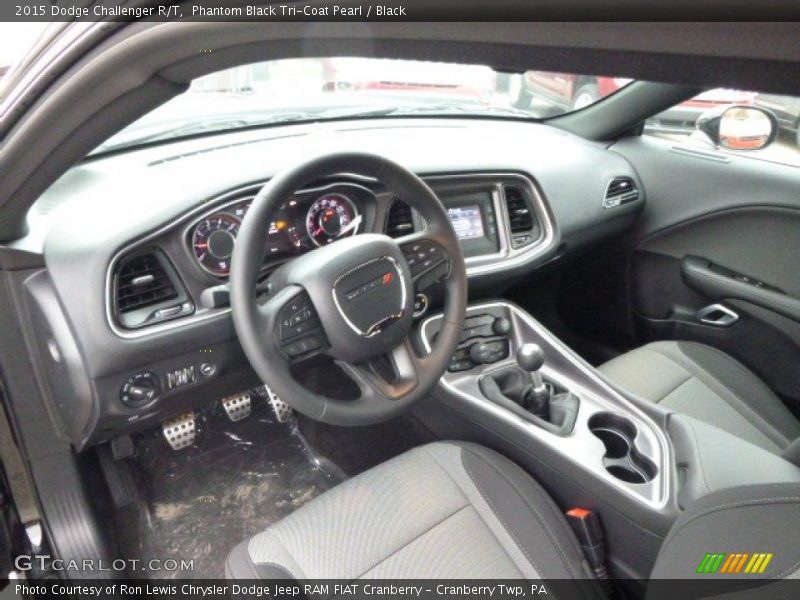 Phantom Black Tri-Coat Pearl / Black 2015 Dodge Challenger R/T