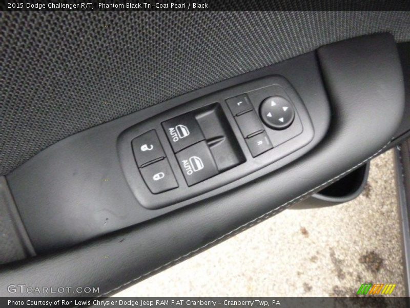 Phantom Black Tri-Coat Pearl / Black 2015 Dodge Challenger R/T