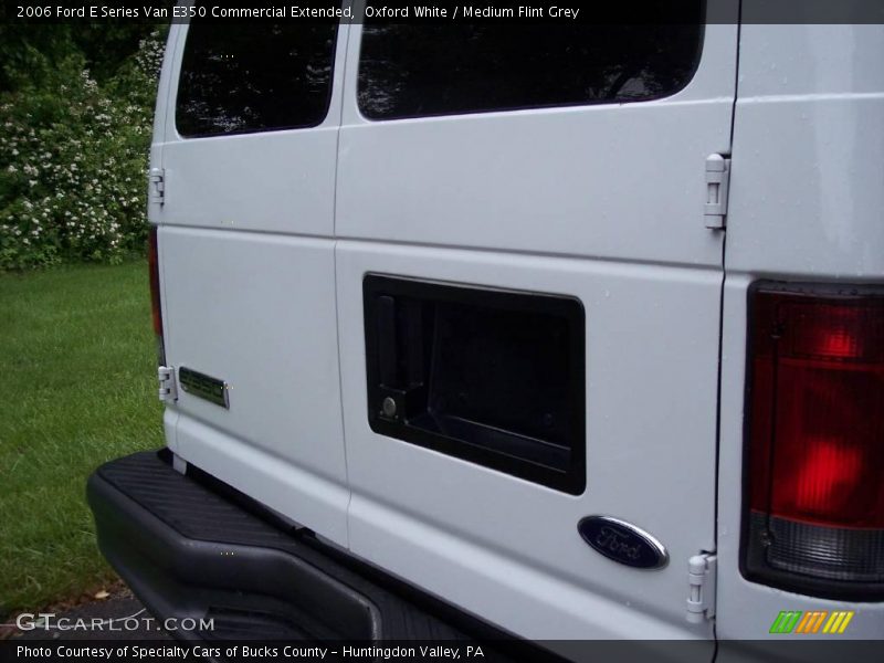 Oxford White / Medium Flint Grey 2006 Ford E Series Van E350 Commercial Extended