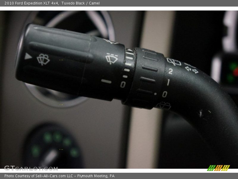 Tuxedo Black / Camel 2010 Ford Expedition XLT 4x4