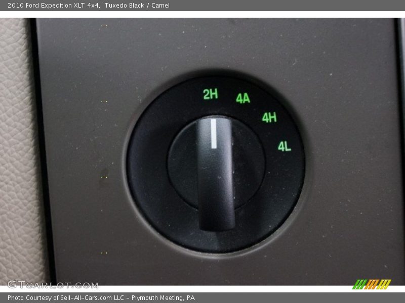 Tuxedo Black / Camel 2010 Ford Expedition XLT 4x4