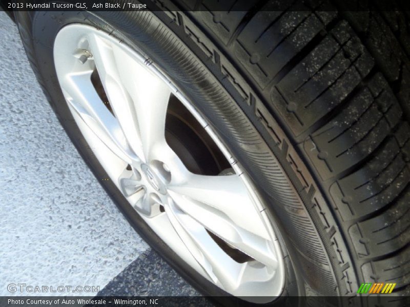 Ash Black / Taupe 2013 Hyundai Tucson GLS