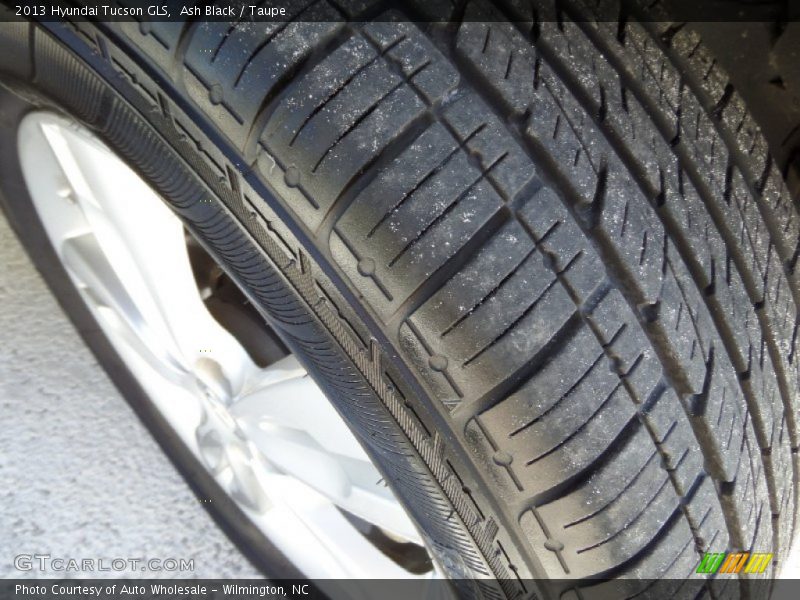 Ash Black / Taupe 2013 Hyundai Tucson GLS