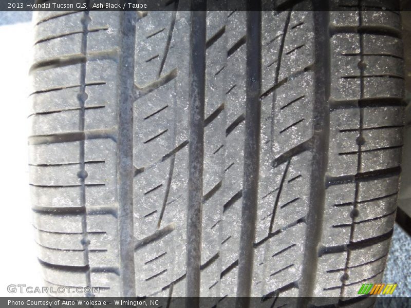 Ash Black / Taupe 2013 Hyundai Tucson GLS
