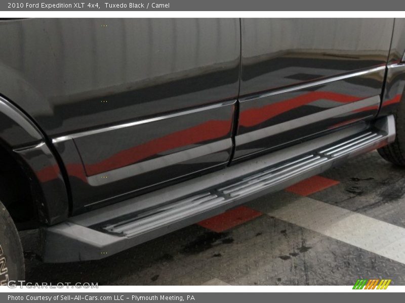 Tuxedo Black / Camel 2010 Ford Expedition XLT 4x4