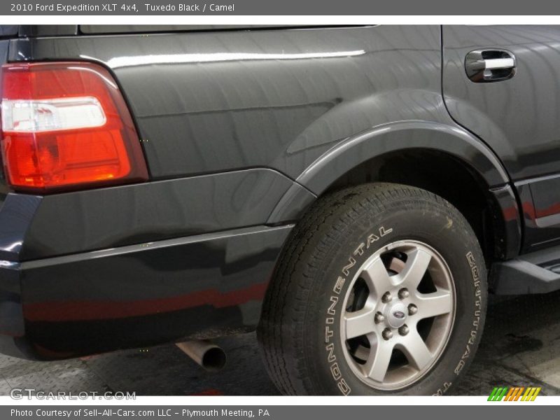 Tuxedo Black / Camel 2010 Ford Expedition XLT 4x4