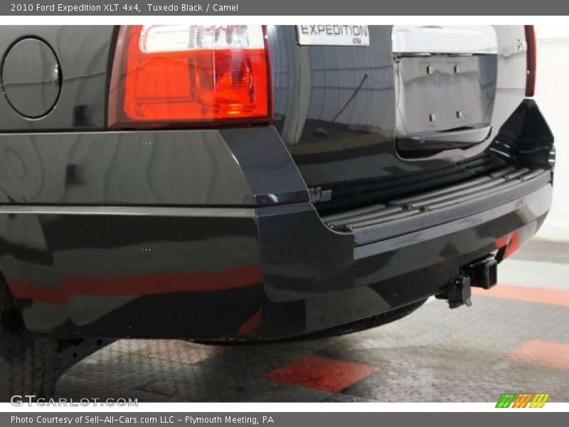 Tuxedo Black / Camel 2010 Ford Expedition XLT 4x4