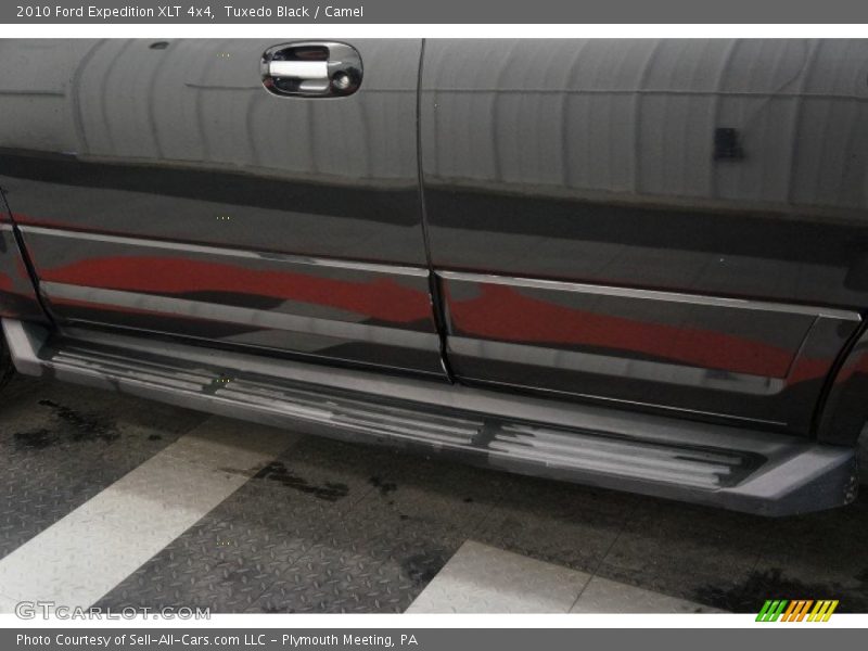 Tuxedo Black / Camel 2010 Ford Expedition XLT 4x4