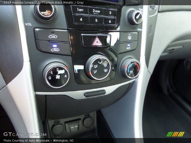 Phantom Black Metallic / Gray 2014 Hyundai Sonata GLS