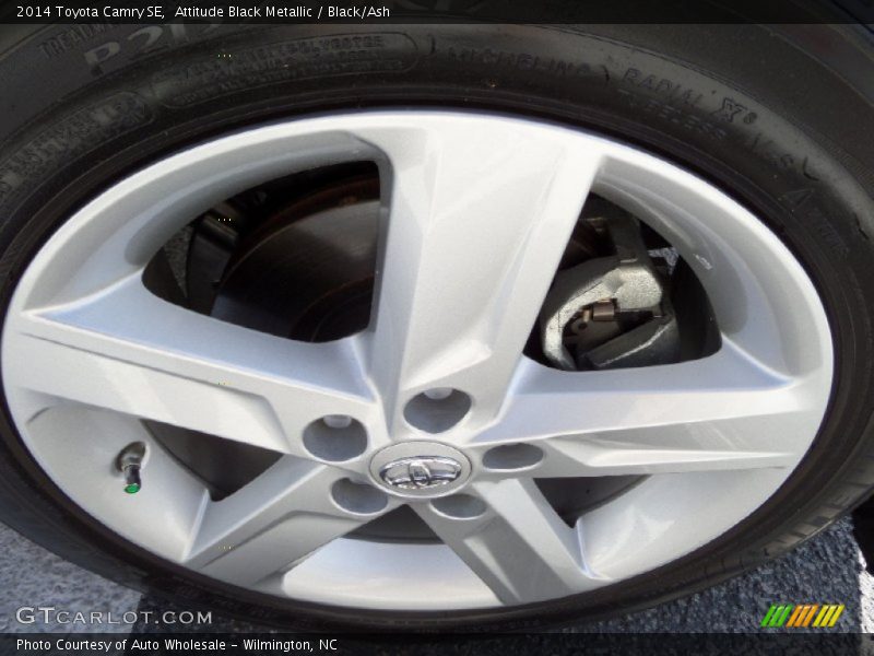 Attitude Black Metallic / Black/Ash 2014 Toyota Camry SE