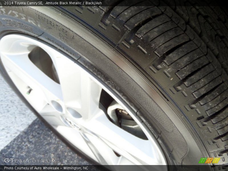 Attitude Black Metallic / Black/Ash 2014 Toyota Camry SE