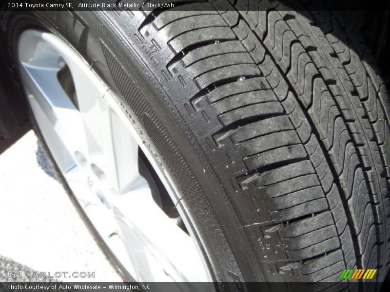 Attitude Black Metallic / Black/Ash 2014 Toyota Camry SE