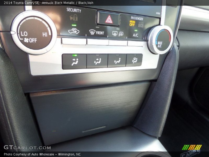 Attitude Black Metallic / Black/Ash 2014 Toyota Camry SE