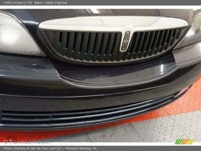 Black / Deep Charcoal 2000 Lincoln LS V8