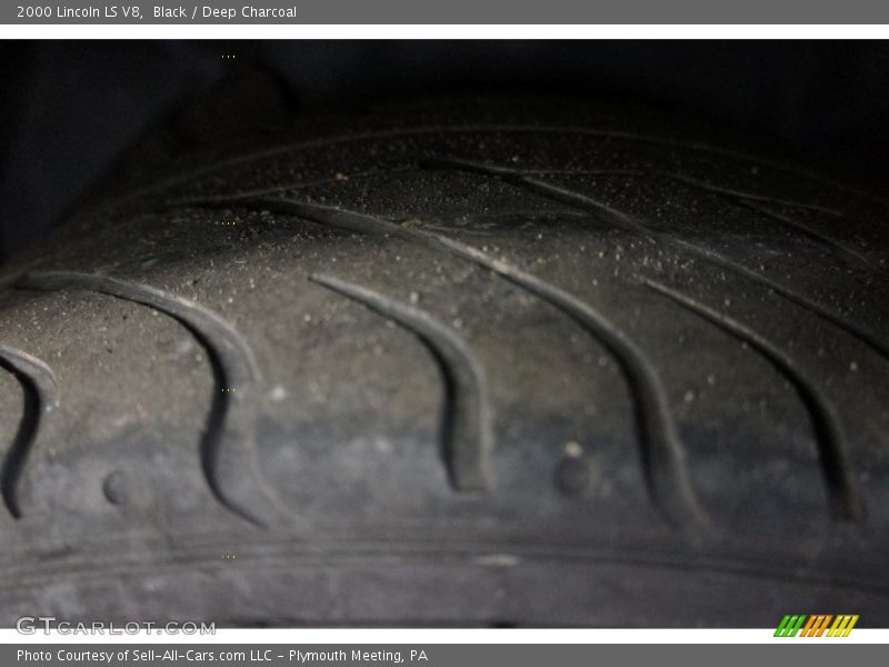 Black / Deep Charcoal 2000 Lincoln LS V8