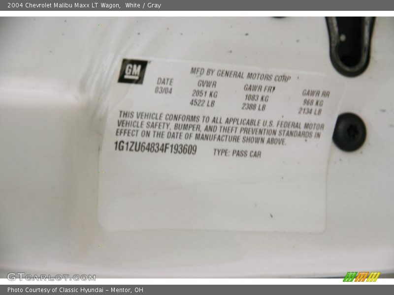 White / Gray 2004 Chevrolet Malibu Maxx LT Wagon