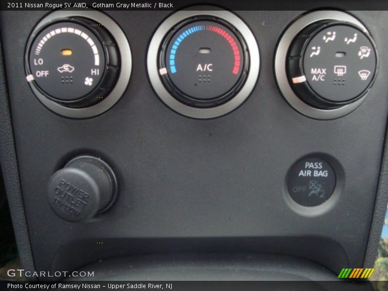 Gotham Gray Metallic / Black 2011 Nissan Rogue SV AWD