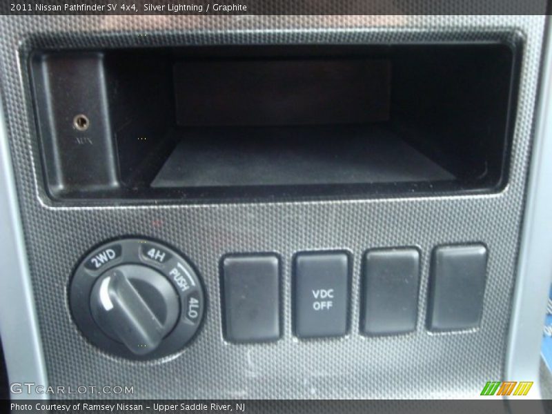 Silver Lightning / Graphite 2011 Nissan Pathfinder SV 4x4