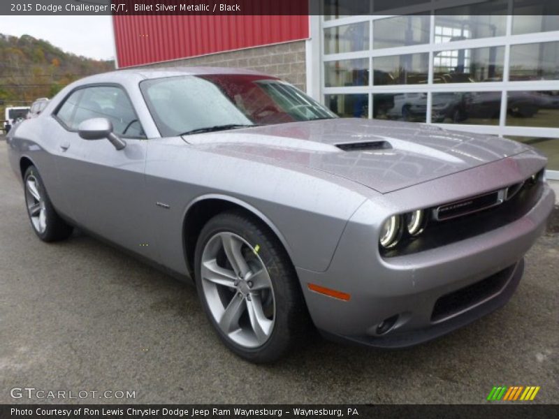 Front 3/4 View of 2015 Challenger R/T