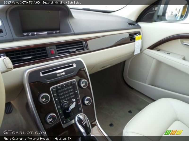Seashell Metallic / Soft Beige 2015 Volvo XC70 T6 AWD