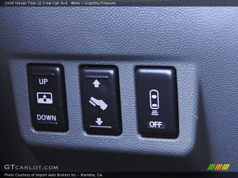 White / Graphite/Titanium 2006 Nissan Titan LE Crew Cab 4x4