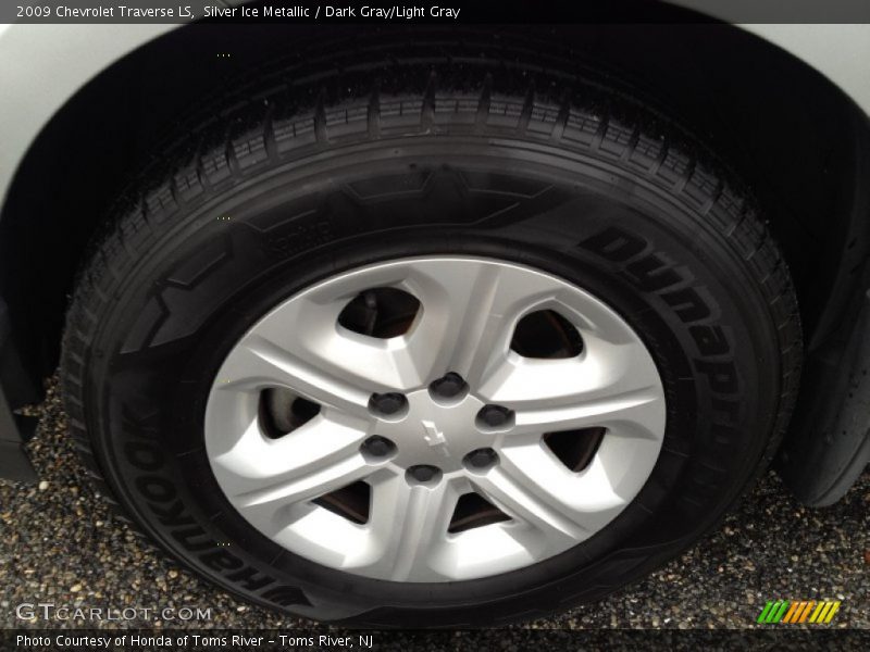 Silver Ice Metallic / Dark Gray/Light Gray 2009 Chevrolet Traverse LS