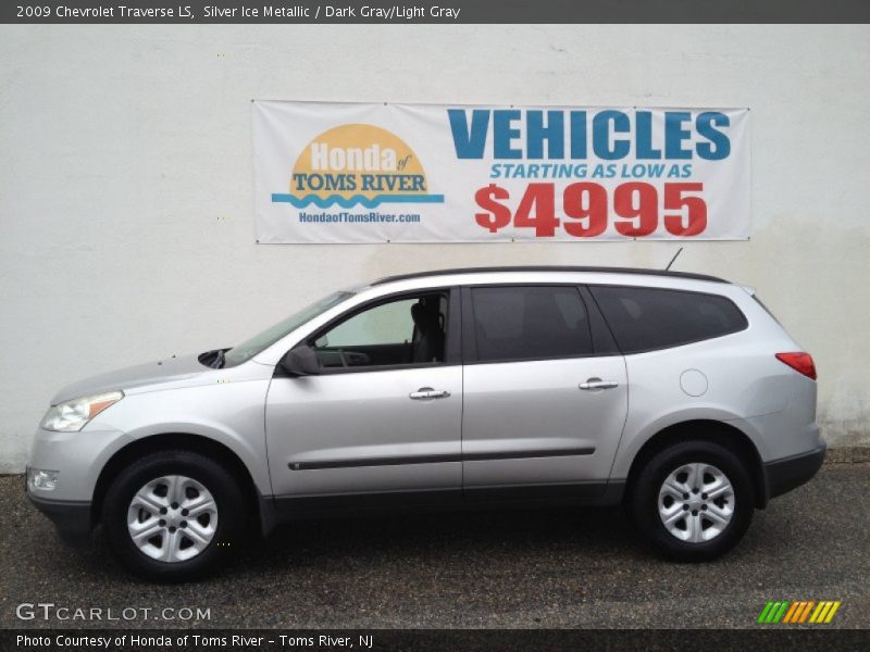 Silver Ice Metallic / Dark Gray/Light Gray 2009 Chevrolet Traverse LS