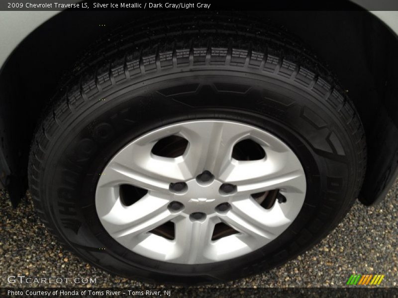 Silver Ice Metallic / Dark Gray/Light Gray 2009 Chevrolet Traverse LS