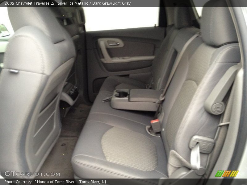 Silver Ice Metallic / Dark Gray/Light Gray 2009 Chevrolet Traverse LS