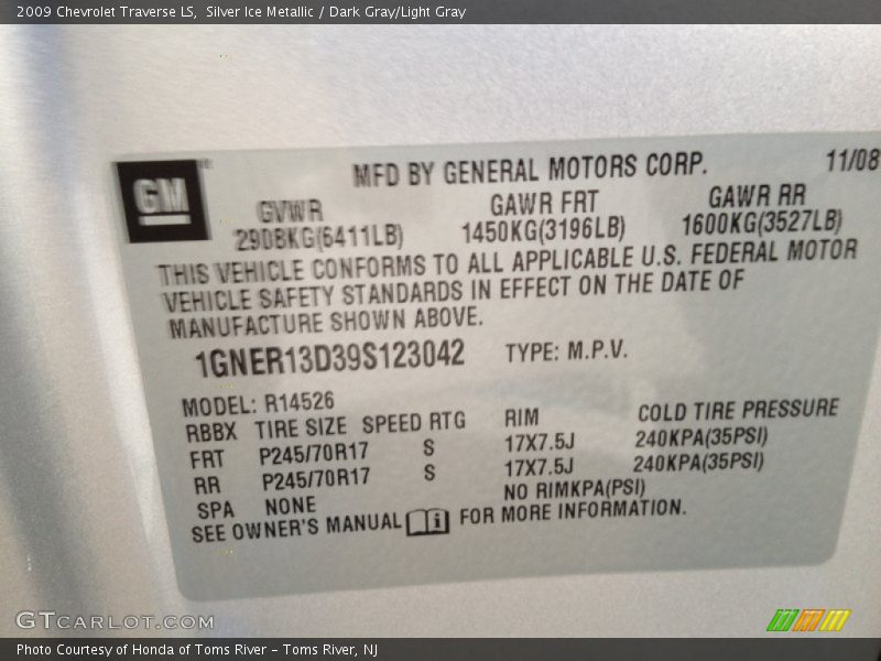 Silver Ice Metallic / Dark Gray/Light Gray 2009 Chevrolet Traverse LS