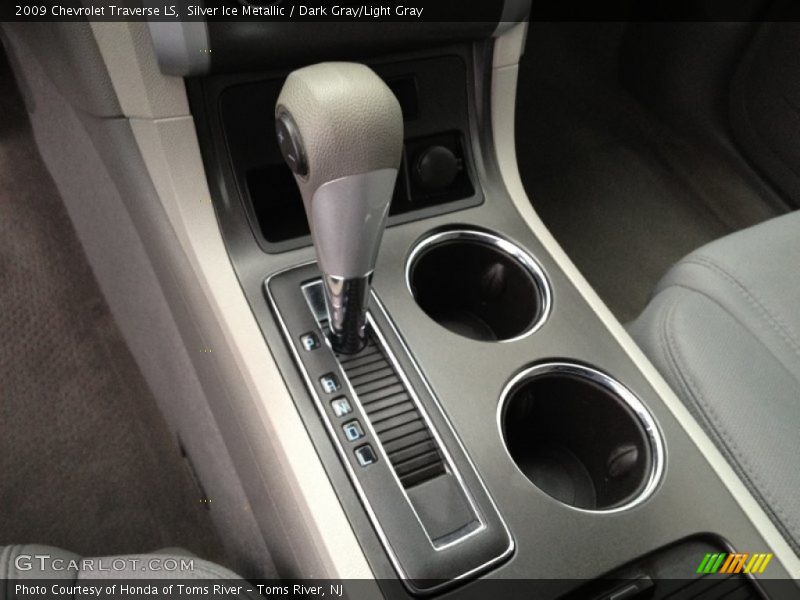 Silver Ice Metallic / Dark Gray/Light Gray 2009 Chevrolet Traverse LS
