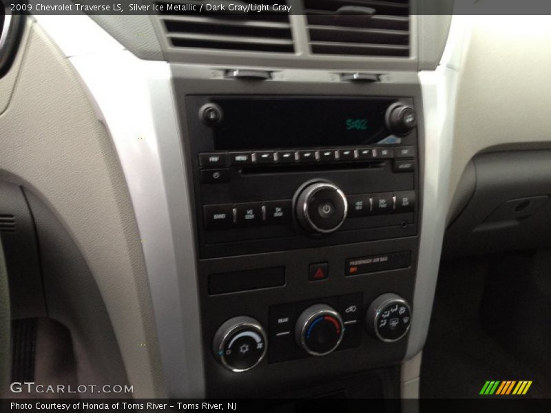 Silver Ice Metallic / Dark Gray/Light Gray 2009 Chevrolet Traverse LS