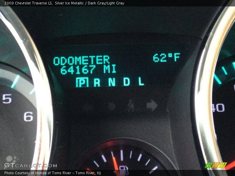 Silver Ice Metallic / Dark Gray/Light Gray 2009 Chevrolet Traverse LS