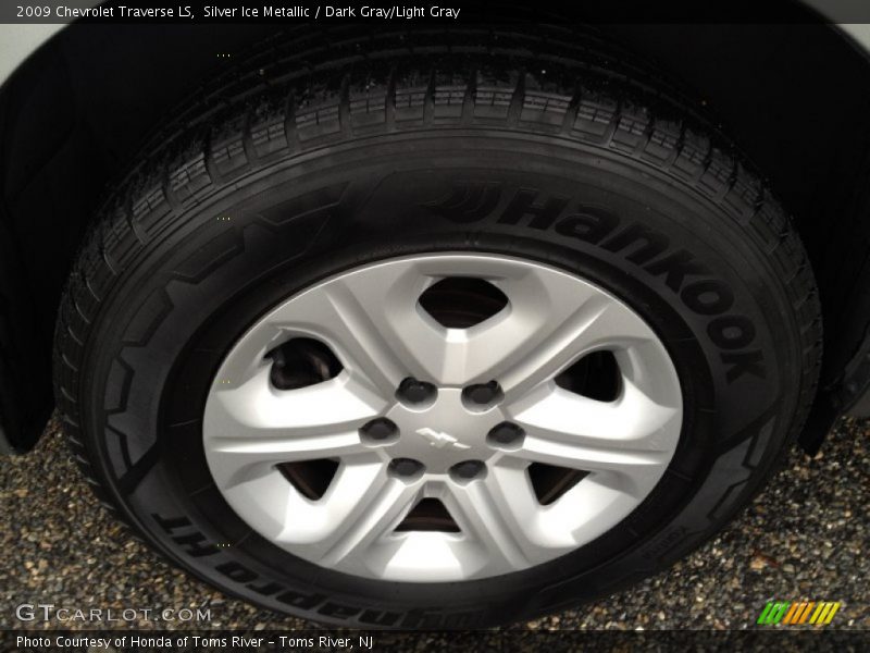 Silver Ice Metallic / Dark Gray/Light Gray 2009 Chevrolet Traverse LS