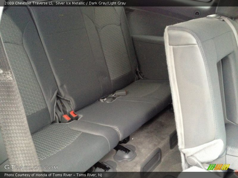 Silver Ice Metallic / Dark Gray/Light Gray 2009 Chevrolet Traverse LS