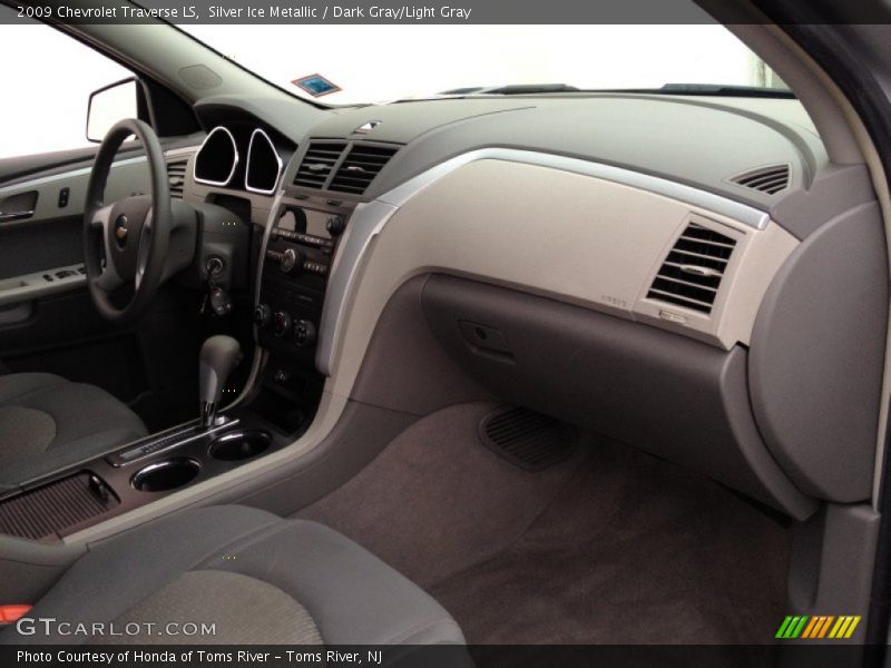 Silver Ice Metallic / Dark Gray/Light Gray 2009 Chevrolet Traverse LS
