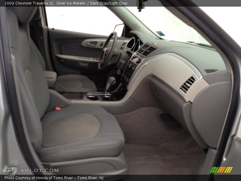 Silver Ice Metallic / Dark Gray/Light Gray 2009 Chevrolet Traverse LS