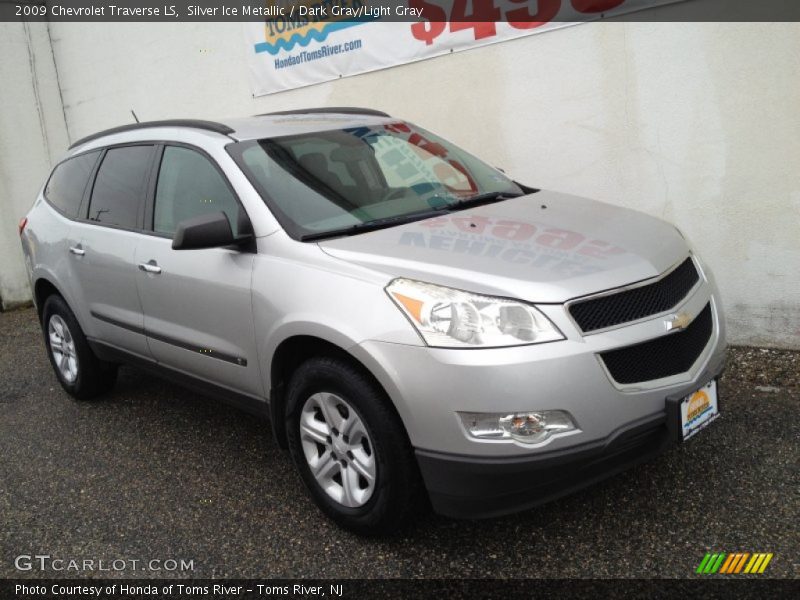 Silver Ice Metallic / Dark Gray/Light Gray 2009 Chevrolet Traverse LS