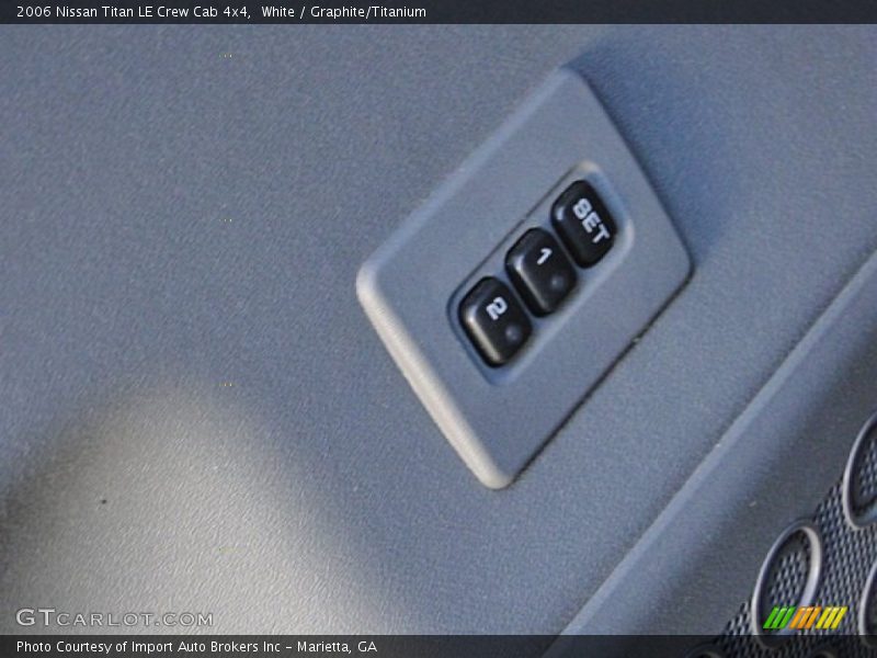 White / Graphite/Titanium 2006 Nissan Titan LE Crew Cab 4x4