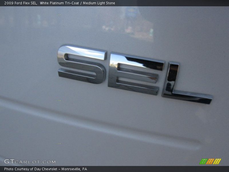 White Platinum Tri-Coat / Medium Light Stone 2009 Ford Flex SEL